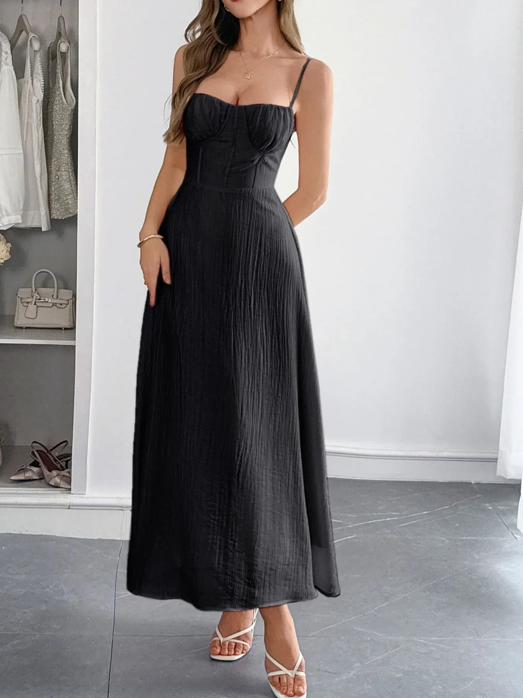 Women's Textured Sweetheart Neck Open-Back Dress - Black