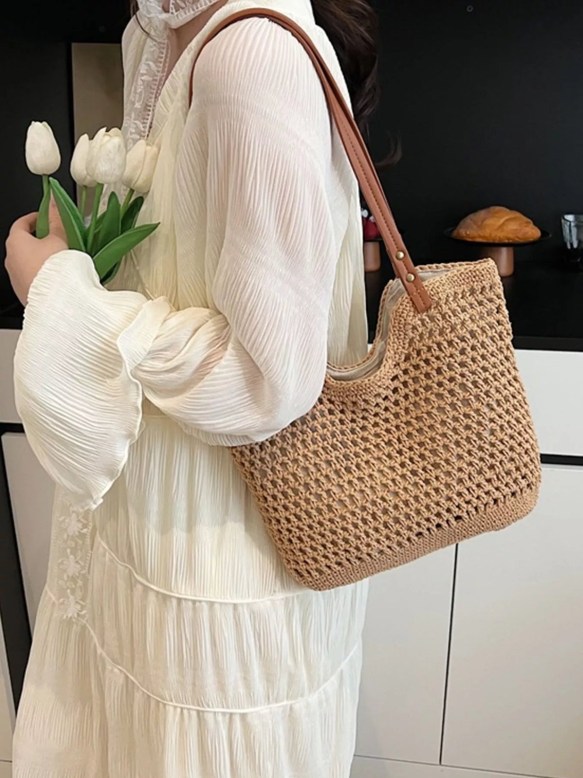 Women's Woven Straw Shoulder Bag