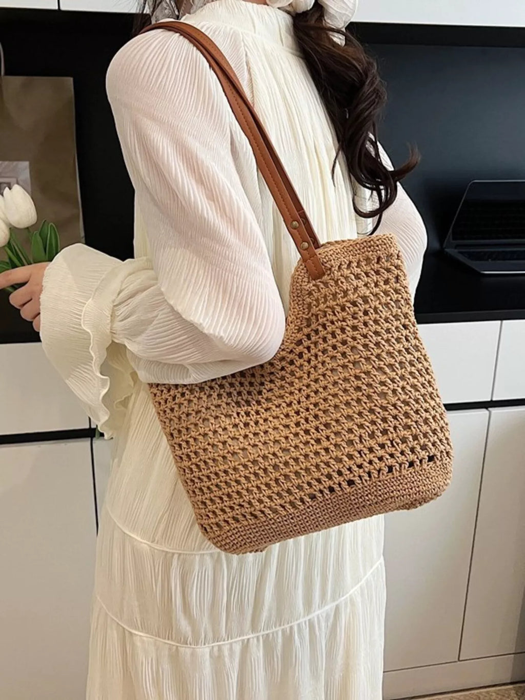Women's Woven Straw Shoulder Bag