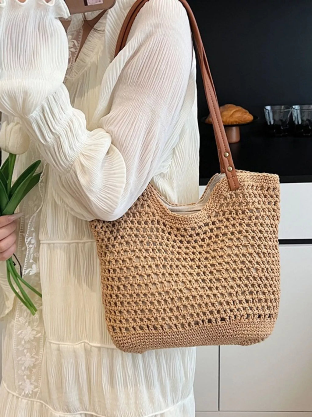 Women's Woven Straw Shoulder Bag