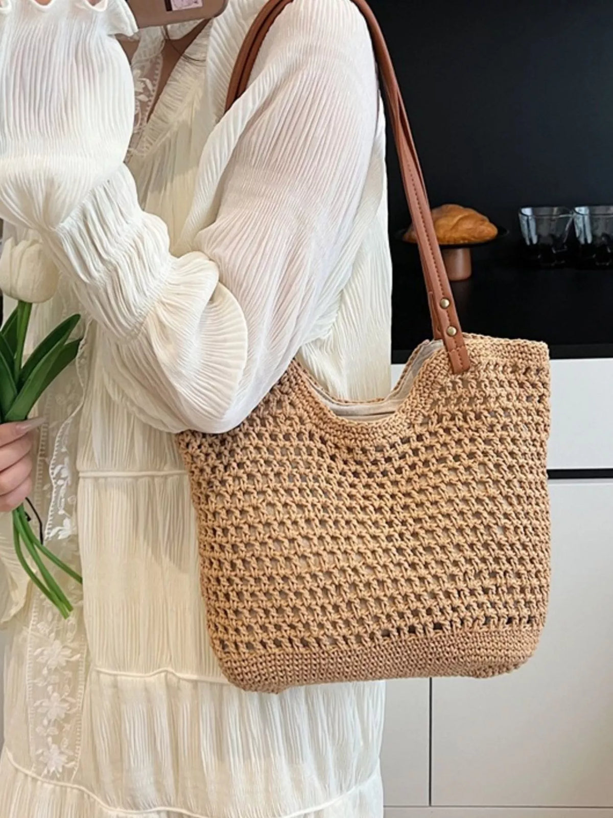 Women's Woven Straw Shoulder Bag