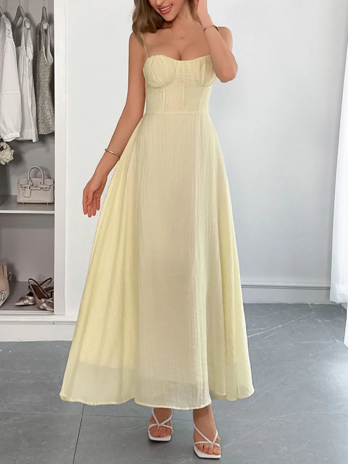 Women's Textured Sweetheart Neck Open-Back Dress - Light Yellow
