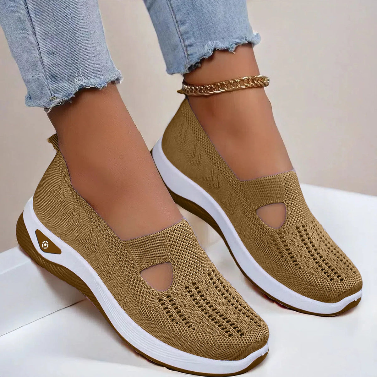 Women's Orthopedic Sneakers with Supportive Insole - Brown